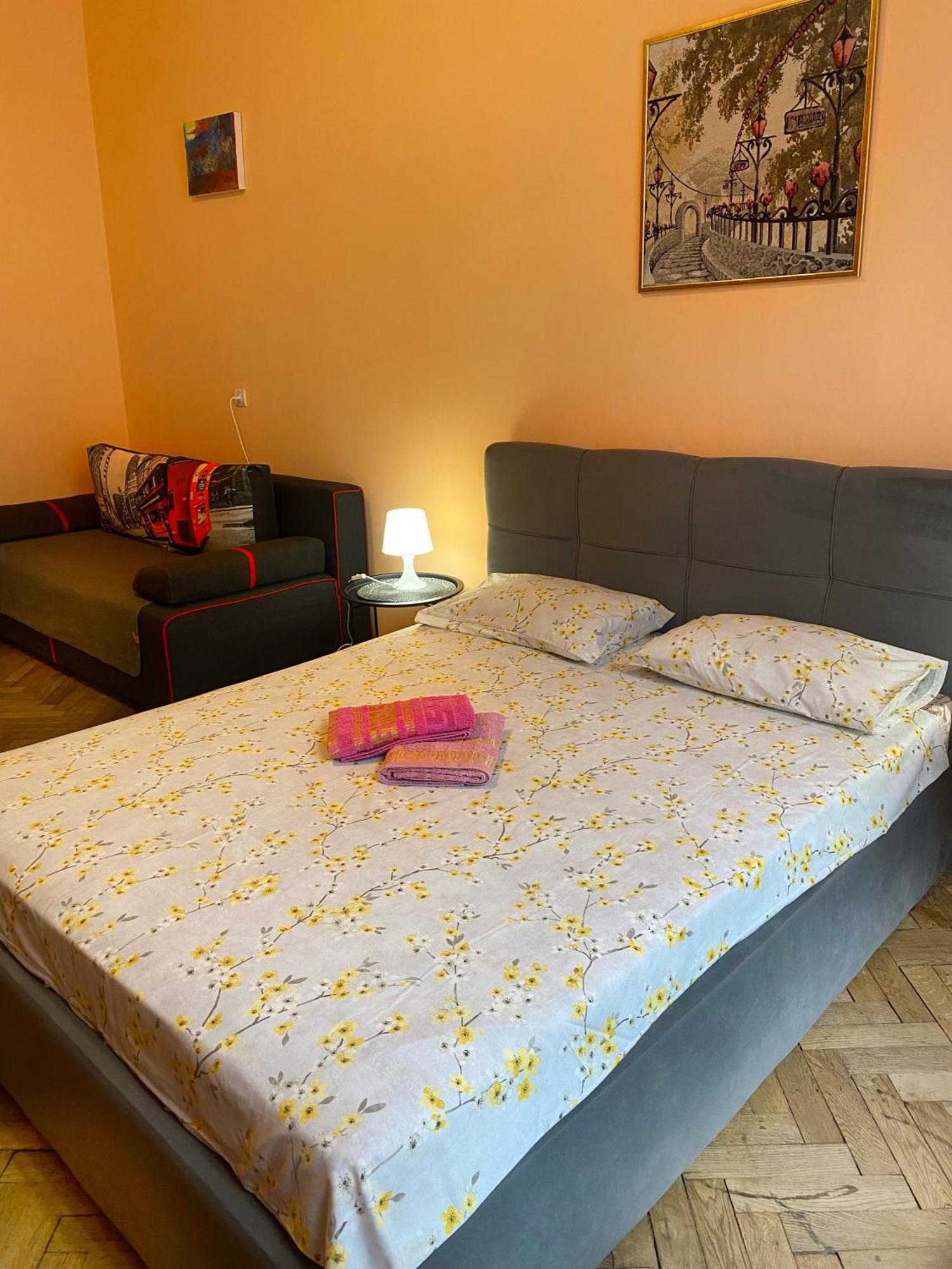 Lvivskiy Zatyshok Two Bedrooms Isolated With Balcony